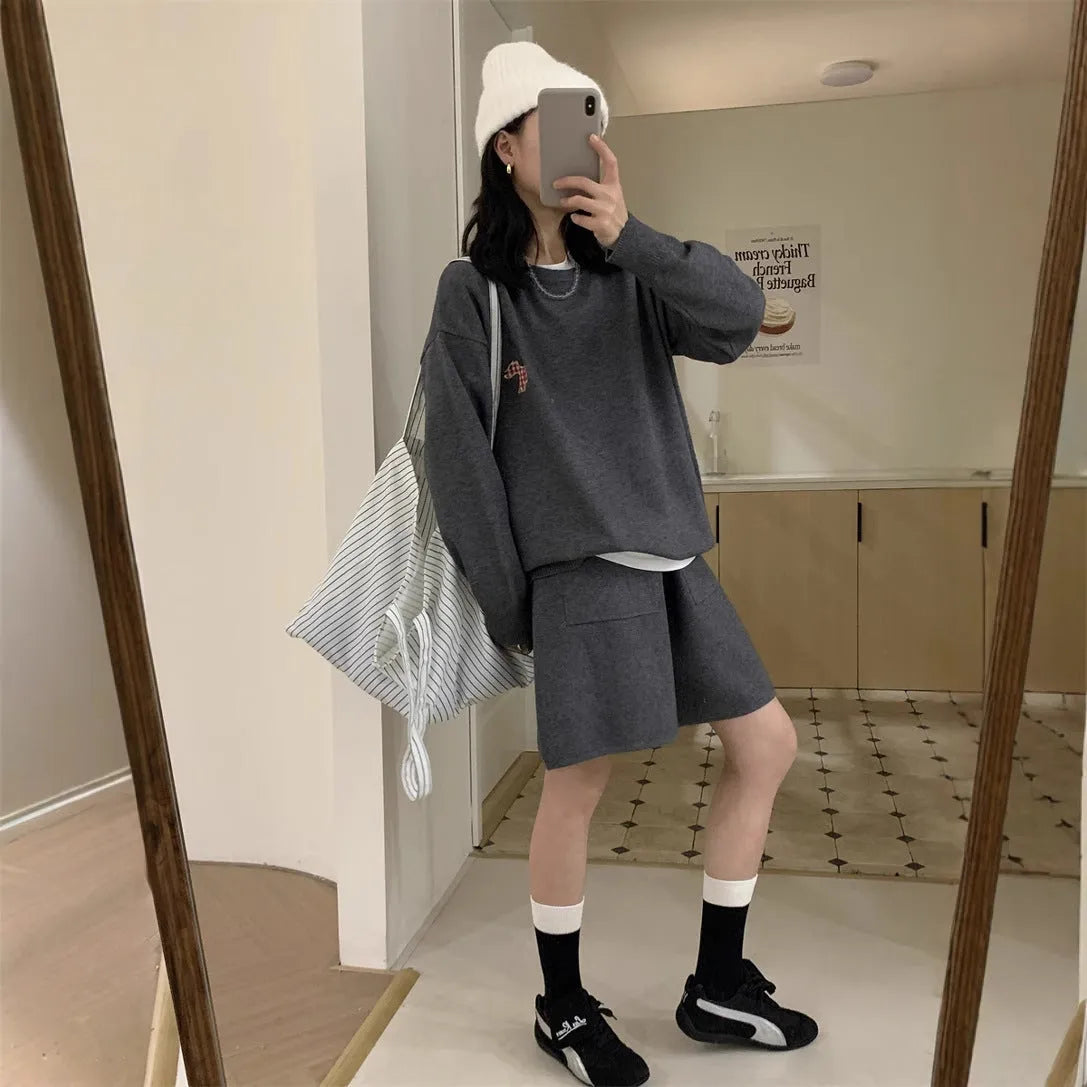 Casual sports knitted sweater shorts suit with animal embroidery pattern in imitation cashmere fabric