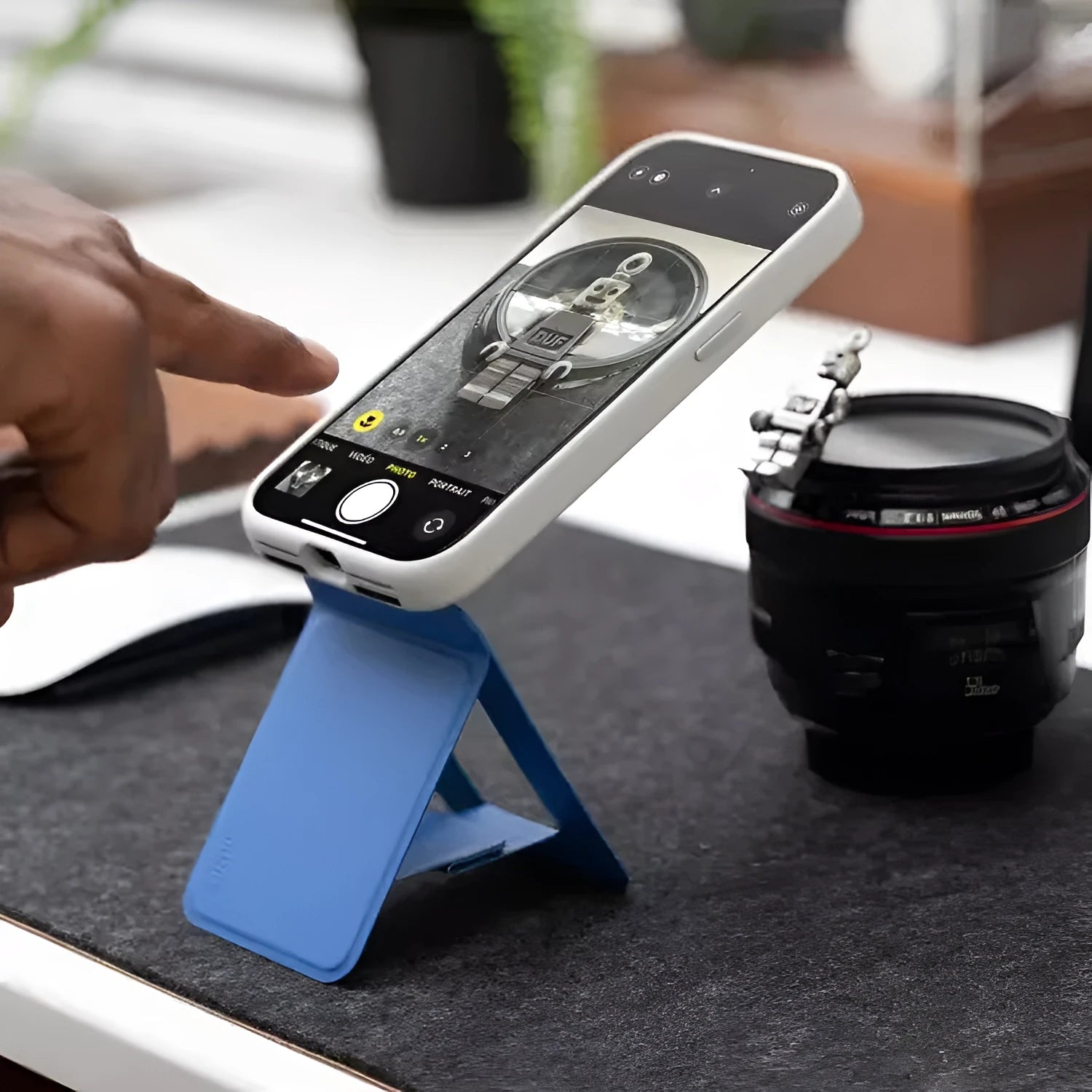 Magnetic mobile phone holder case in four colours with leather and fibreglass construction