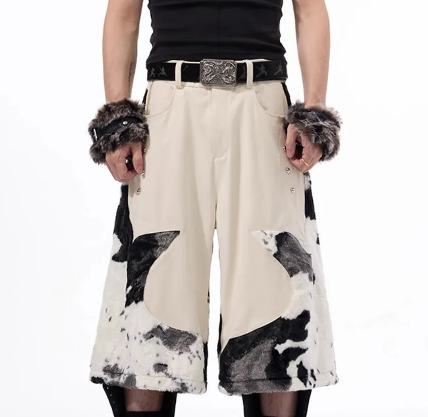 Milk fibre fur cropped pants in a checkered pattern, shown in a youthful city style.