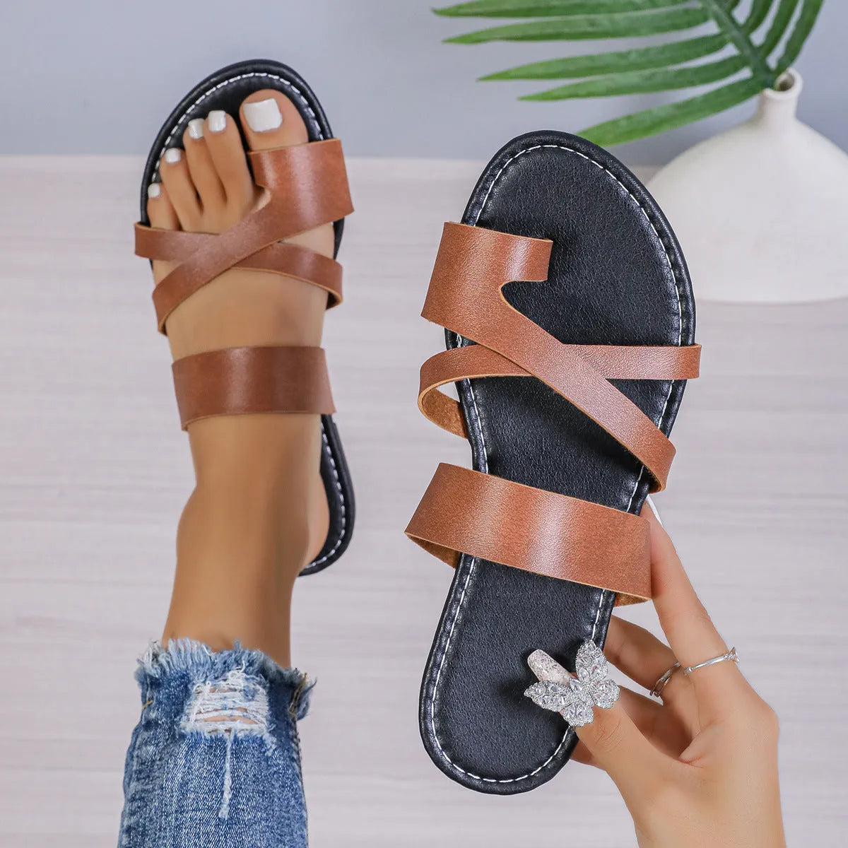 Solid colour casual beach slippers with a one-line strap and round toe, showing hollow out design on the upper.