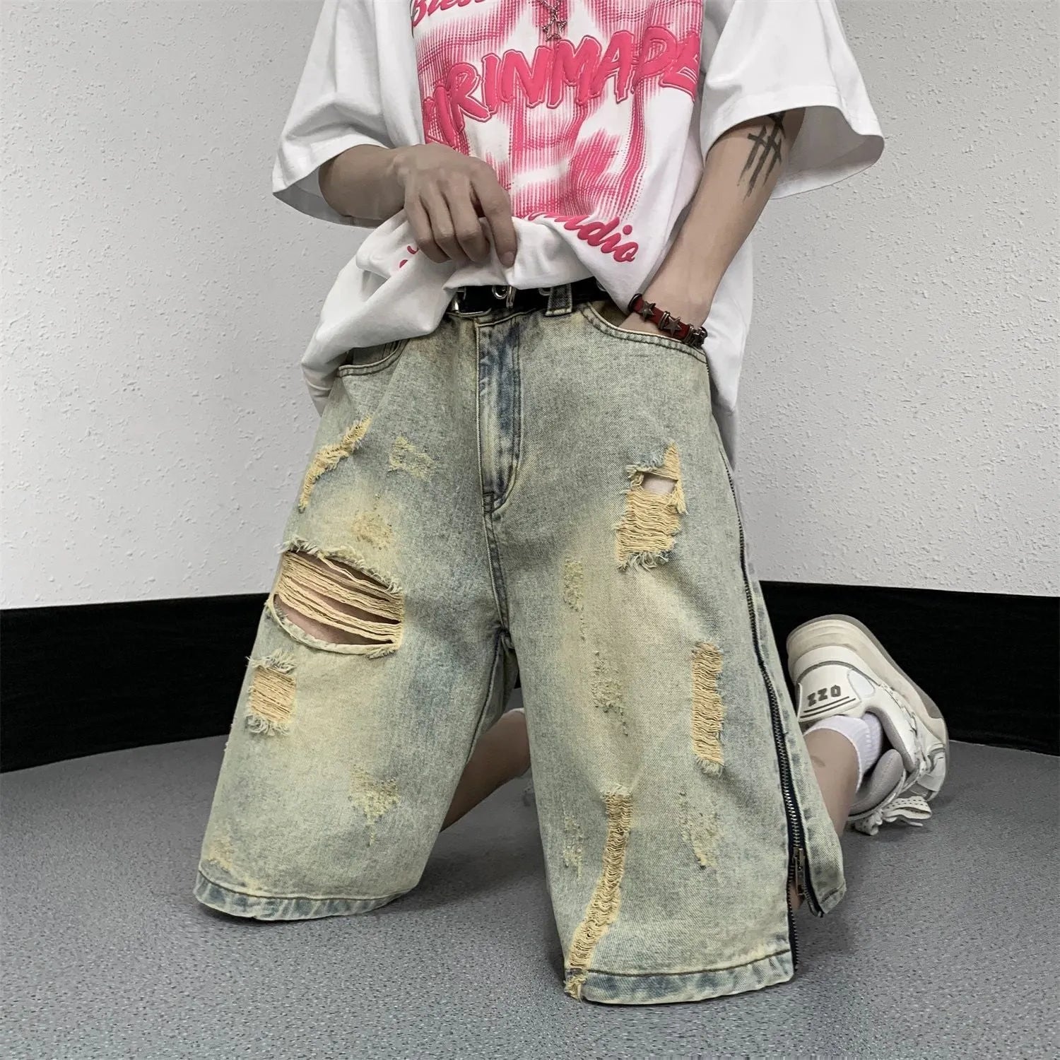Retro blue denim shorts with five pockets and straight leg opening