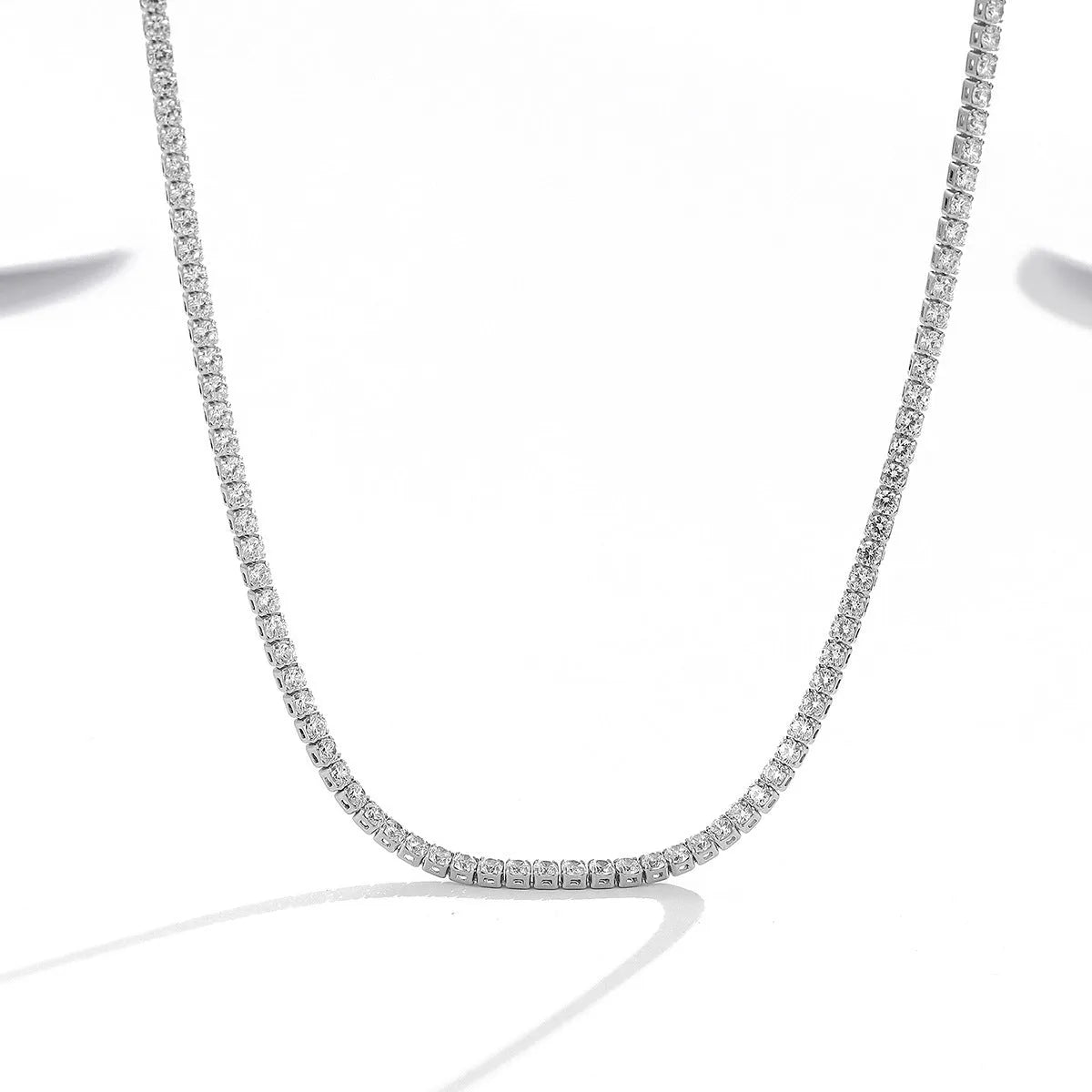 Women's 925 sterling silver necklace with round element and diamond treatment