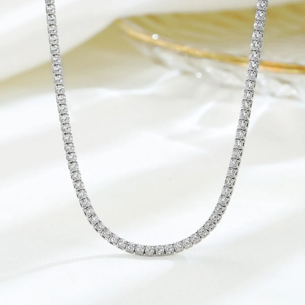 Women's 925 sterling silver necklace with round element and diamond treatment
