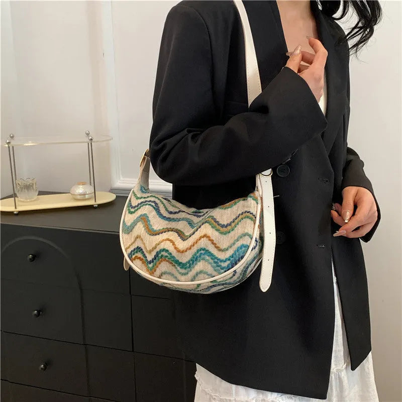 Women's portable knitted straw woven crossbody bag with single strap in corrugated black texture