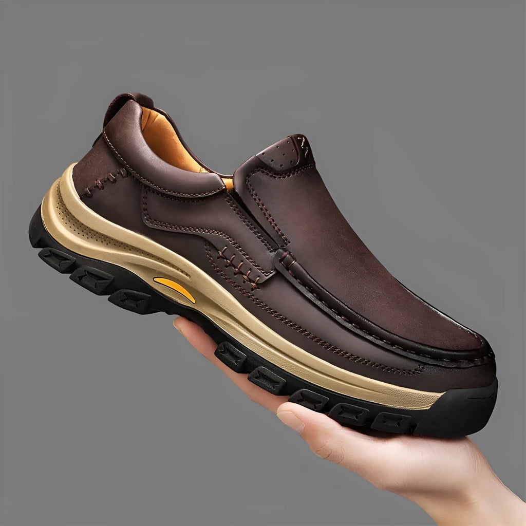 Men's black leather mountaineering shoes with thick rubber soles and round toe design