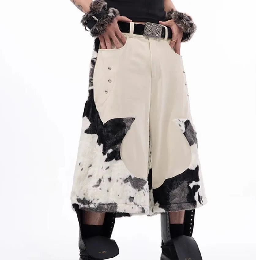 Milk fibre fur cropped pants in a checkered pattern, shown in a youthful city style.