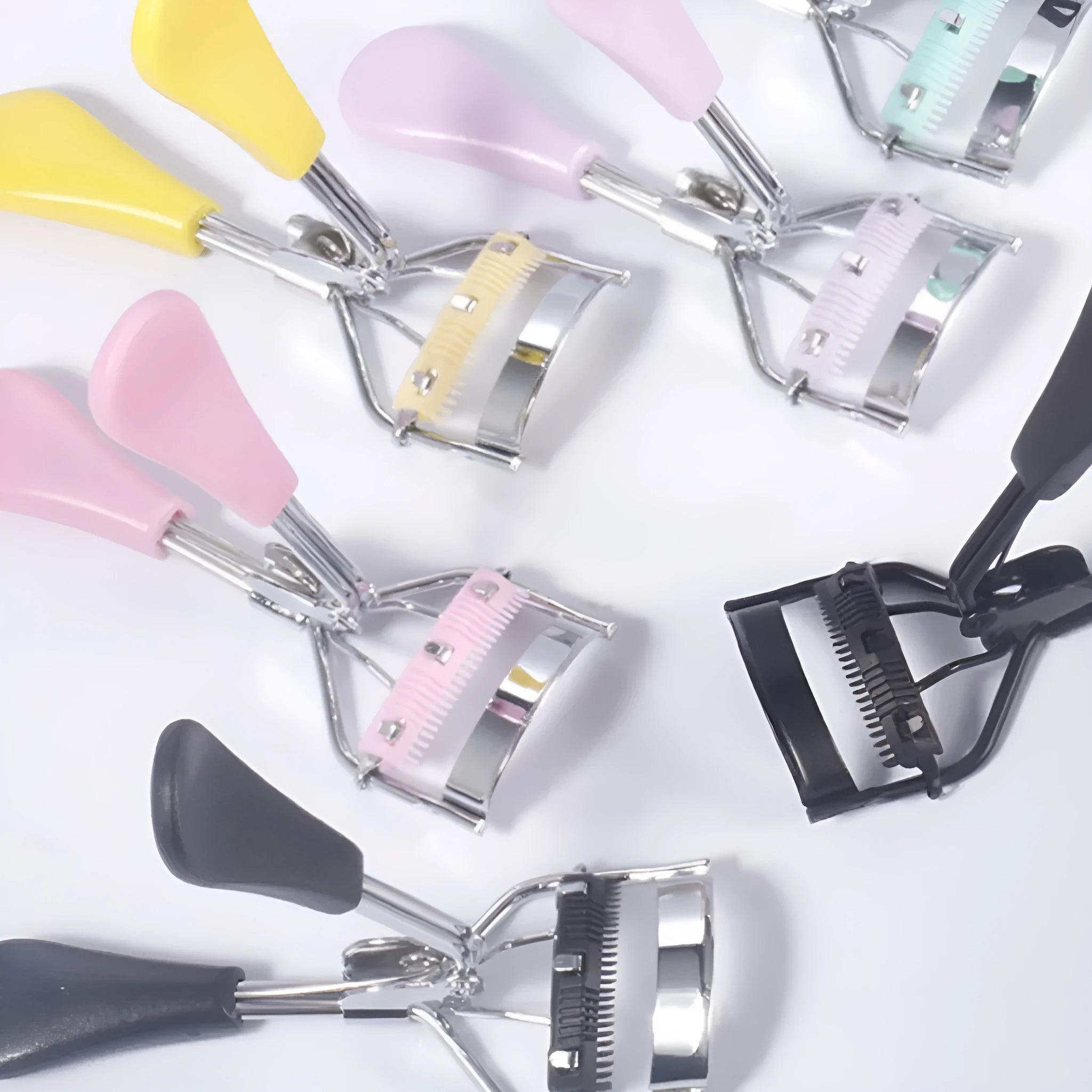 A4 manual eyelash curler with comb in black ribbon finish on white background