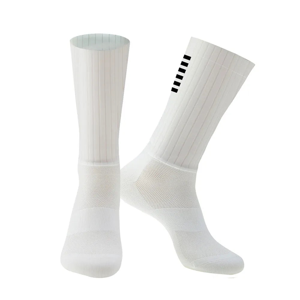 Athletic sports socks for running and cycling in chemical fibre blend fabric with moisture-wicking properties