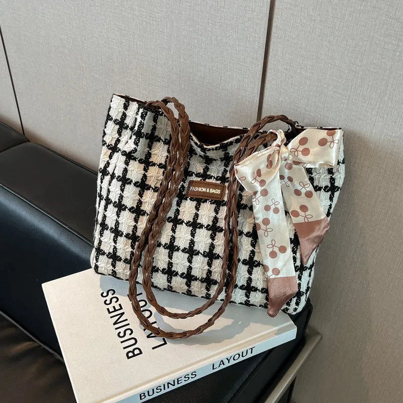 Horizontal square woolen shoulder bag with internal mobile phone and file compartments in black colour