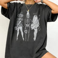Loose straight-cut cotton T-shirt in grey with short sleeves and round neck.