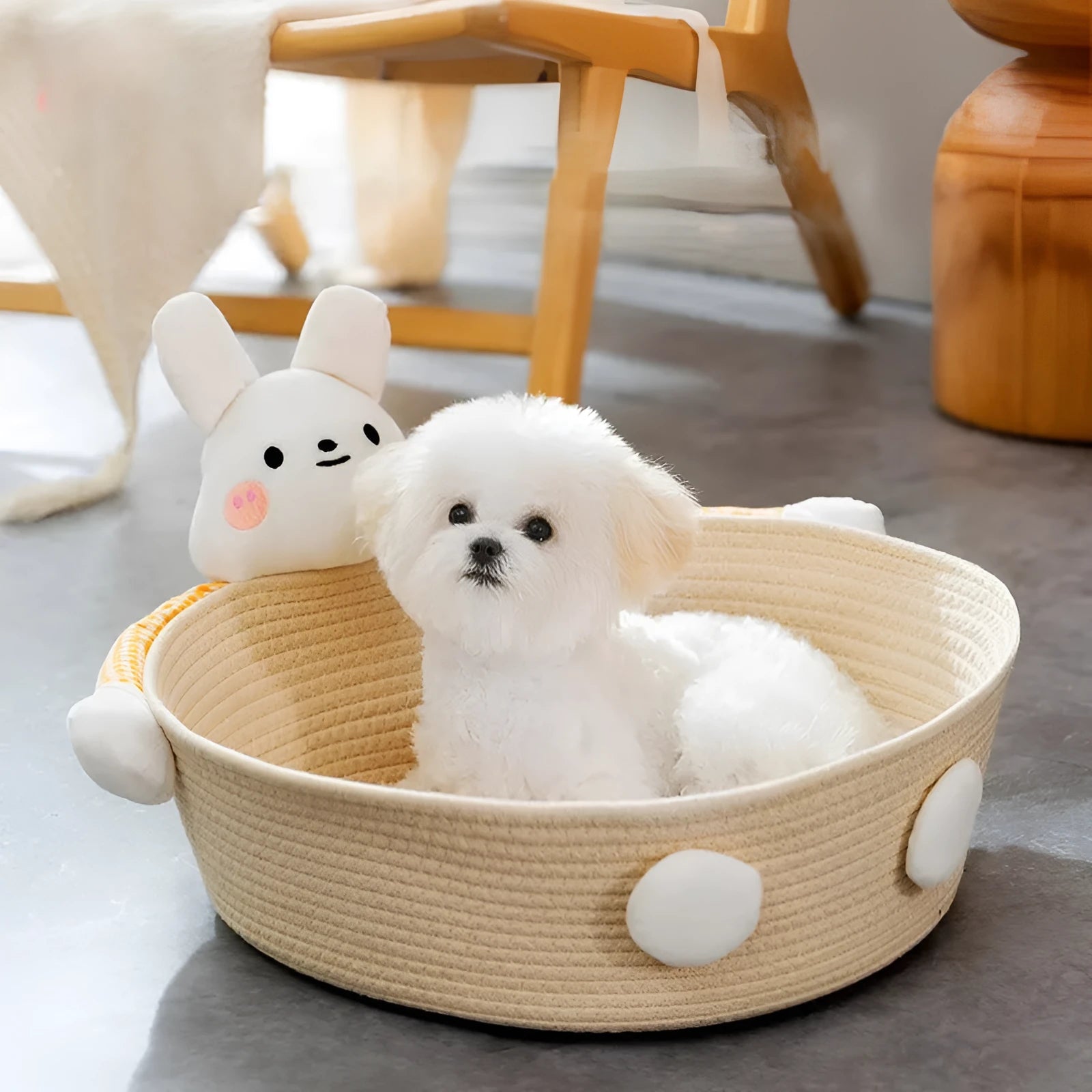 Woven cotton rope cat bed with integrated scratching surface in bear design