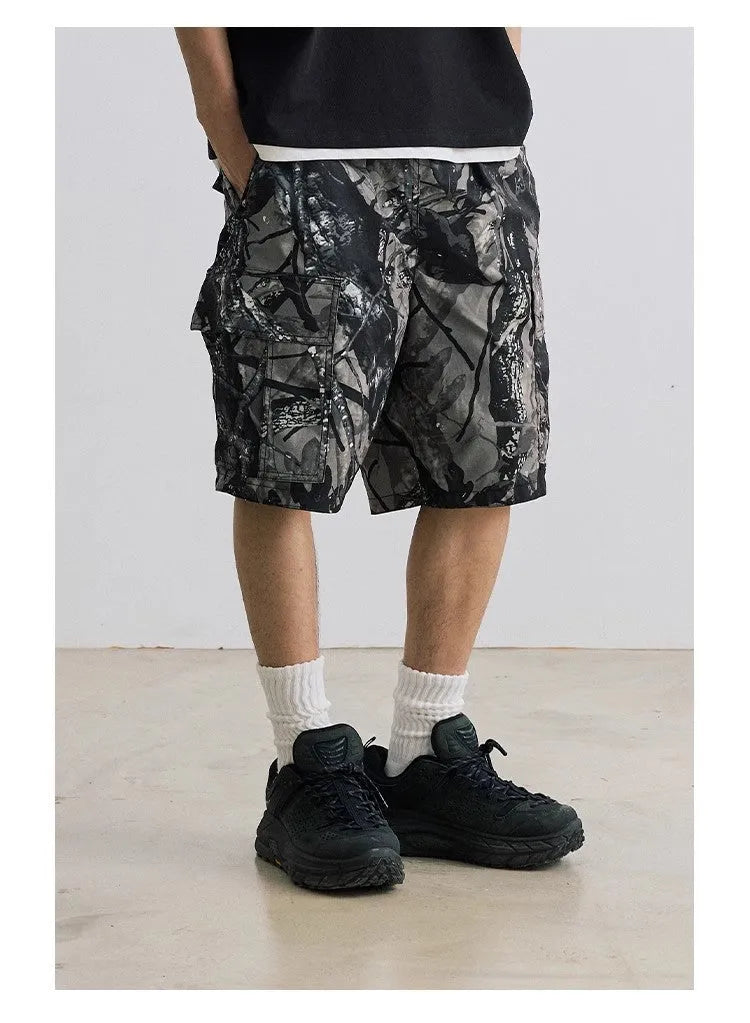 Loose casual straight-leg denim shorts with elastic waist in black or army green colour