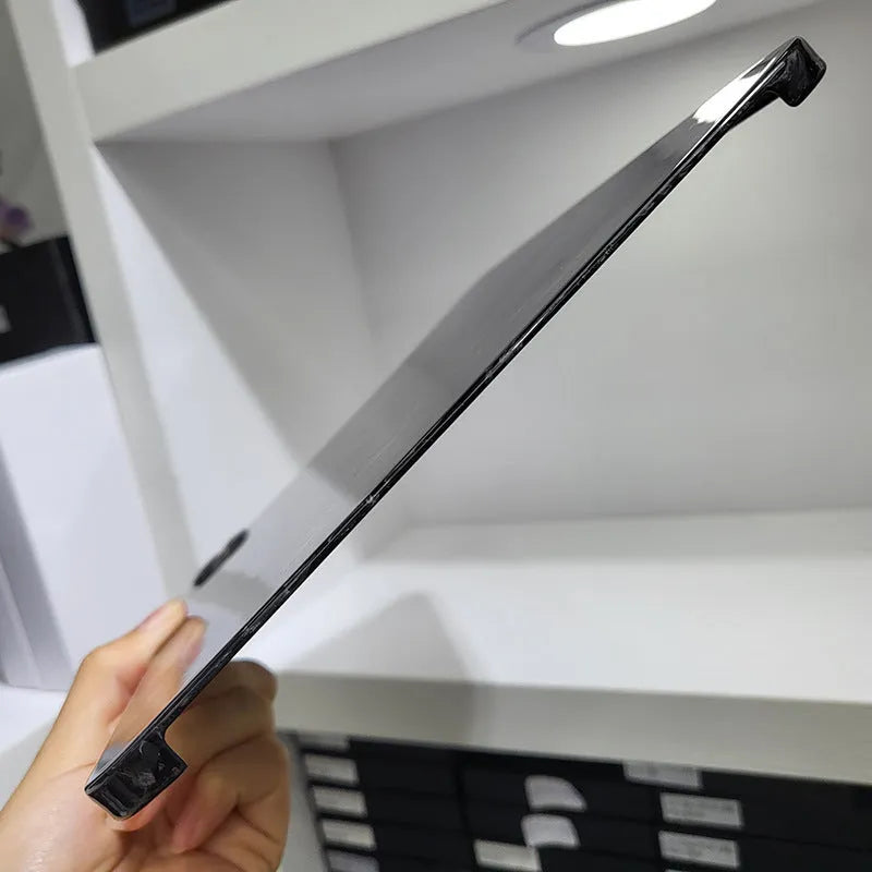 Genuine carbon fibre flat protective cover for Apple iPad Pro 11 with embossed plaid pattern.