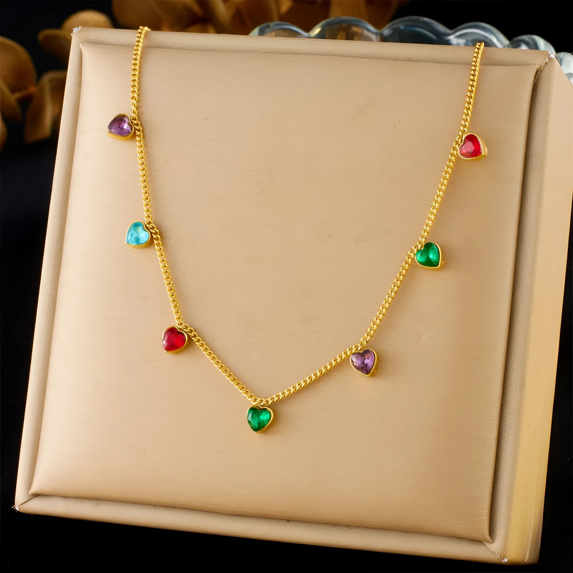 Gold-plated stainless steel women's necklace with heart pendant on adjustable chain