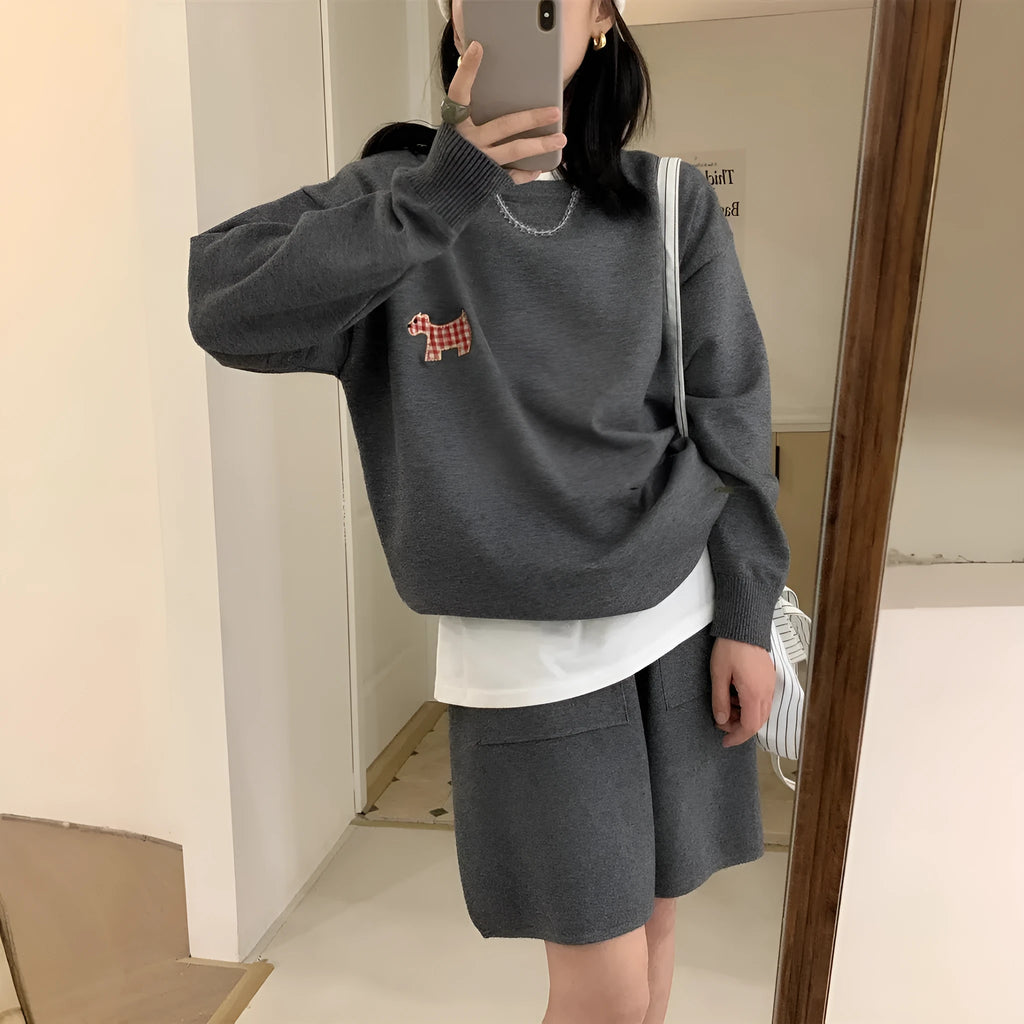 Casual sports knitted sweater shorts suit with animal embroidery pattern in imitation cashmere fabric