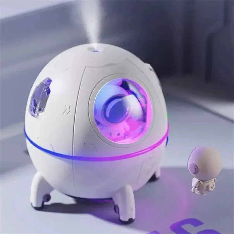Astronaut-themed portable USB desktop humidifier with colourful LED light and 220ml water tank