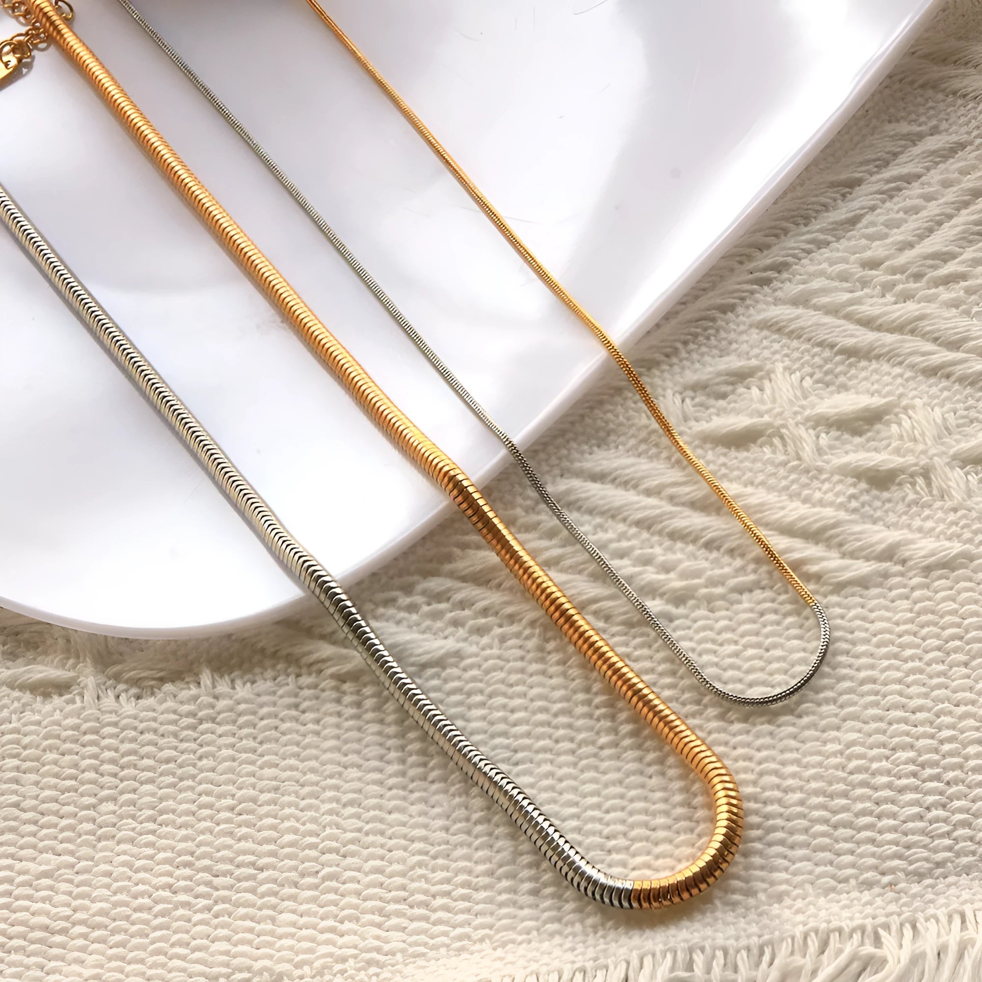 Women's cold gold stainless steel snake bones chain necklace with geometric lines, 3mm thickness