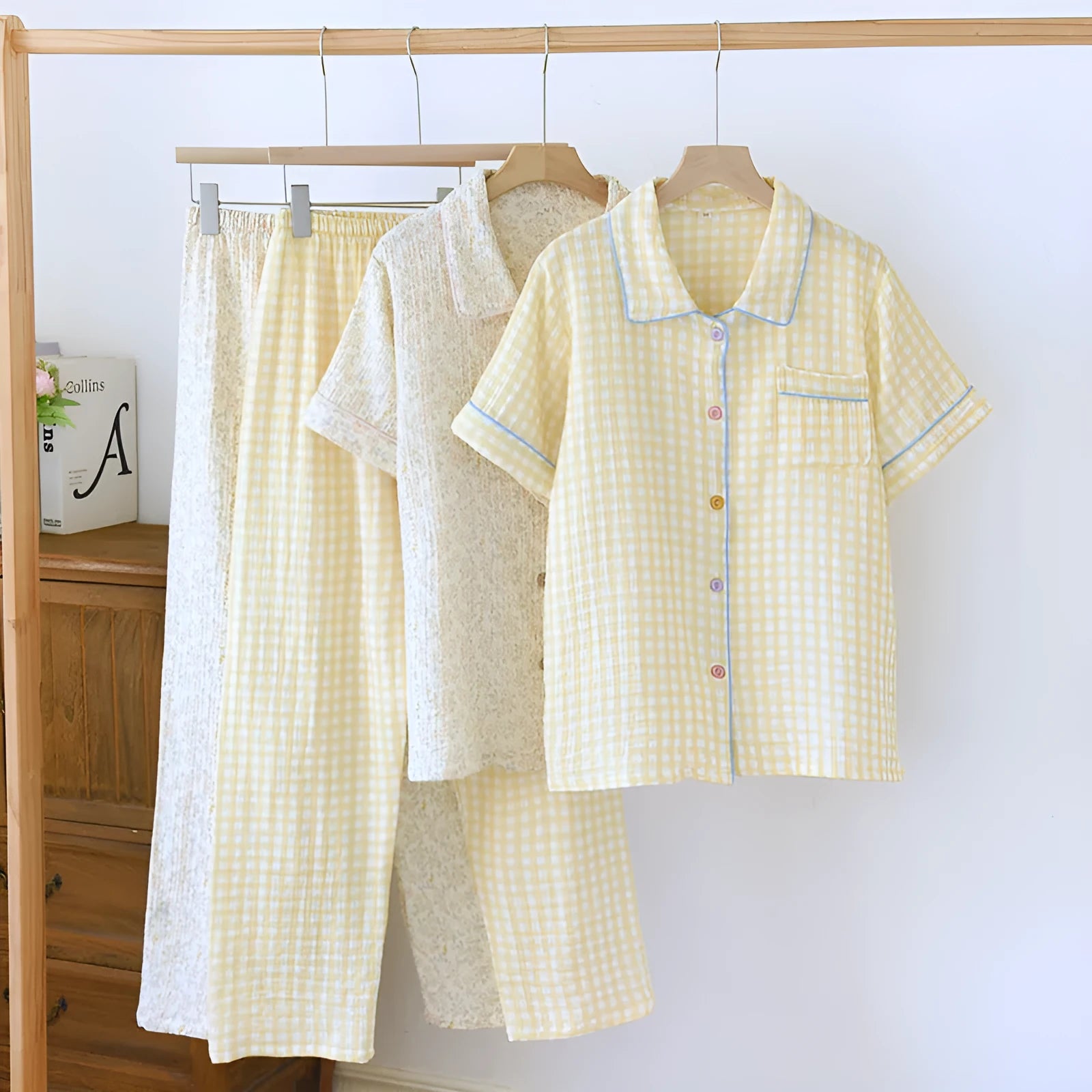 Women's cotton gauze short-sleeved trouser suit in floral sea or yellow plaid pattern with three-quarter sleeves