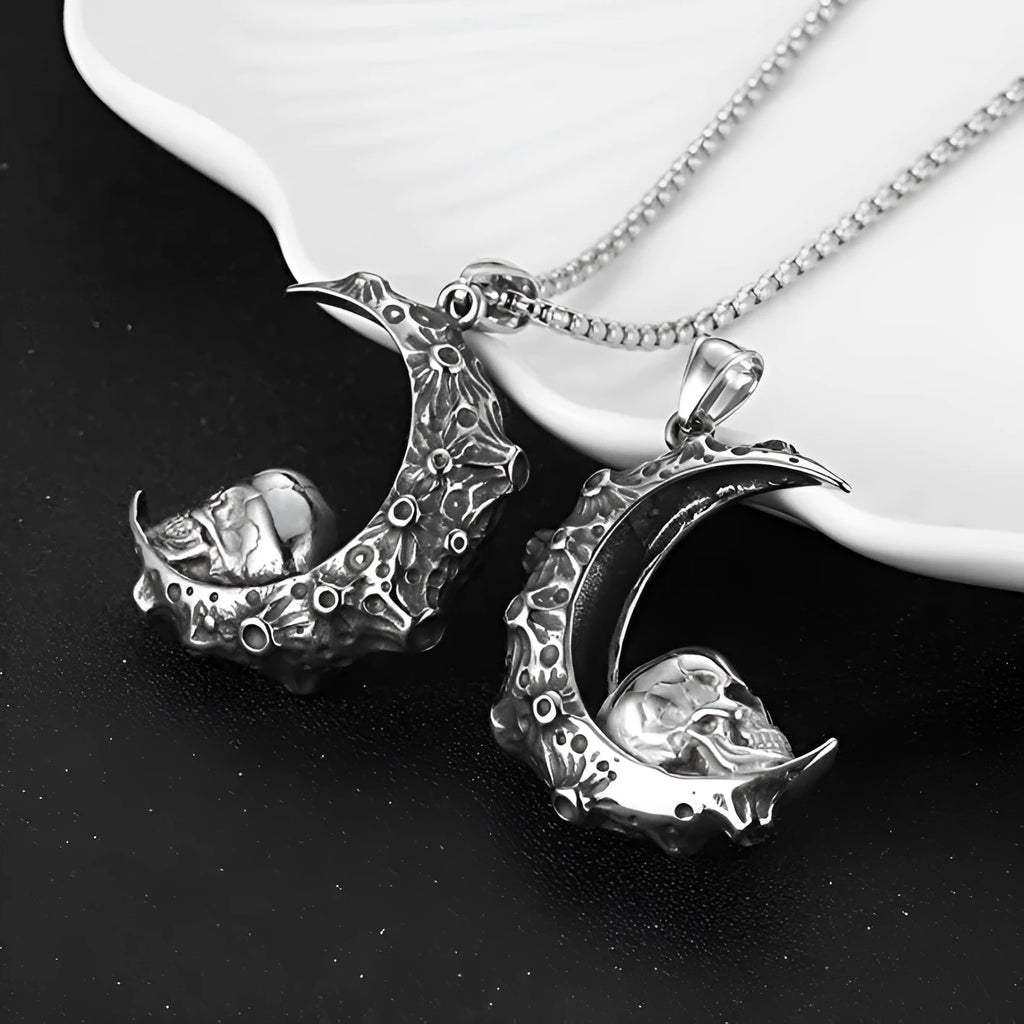 Men's silver skull necklace with detailed alloy pendant and matching chain