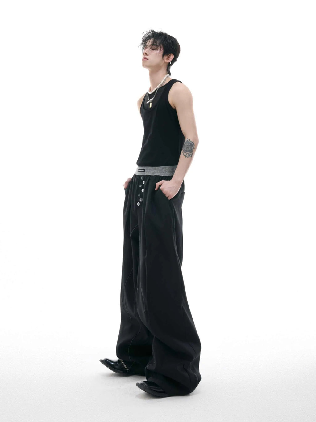 Straight-leg casual trousers with button open line design in black high waist style