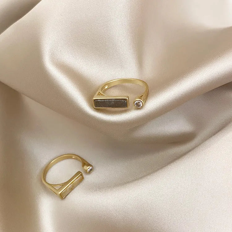Copper vintage zircon marble ring with electroplated gold finish and adjustable opening, beige colour