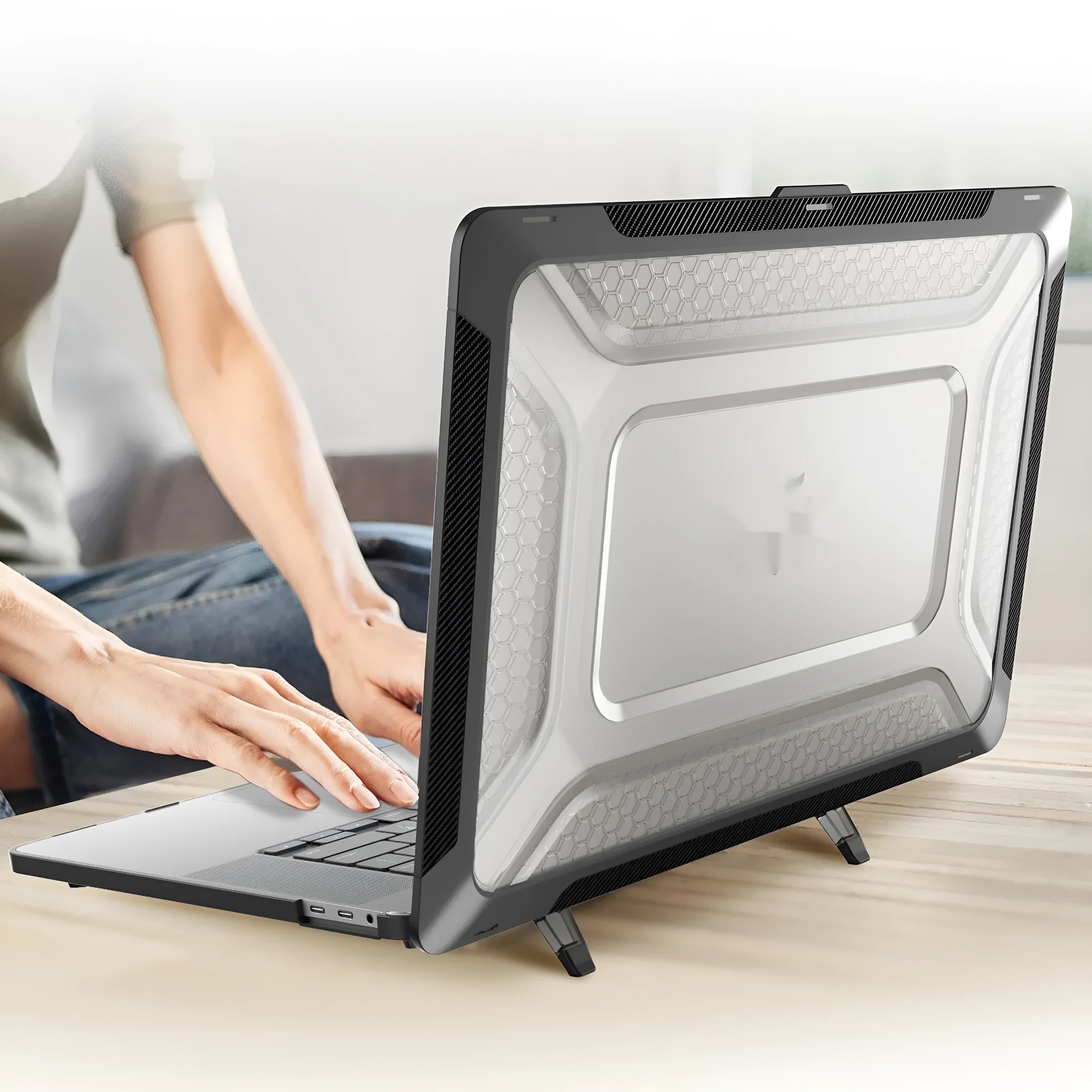 MacBook Air and Pro protective shell case in sapphire blue, elegant apricot, cool black, and starry sky grey colours.
