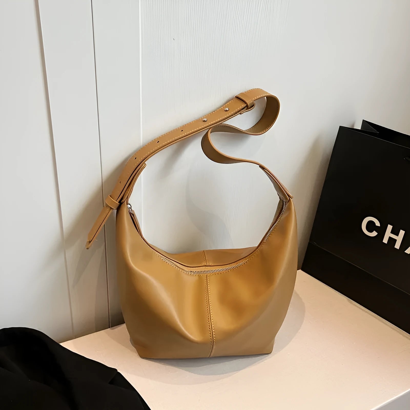 Women's simple PU messenger bag with single shoulder strap in five colours, black, white, brown, green, khaki, size 35x20x23cm