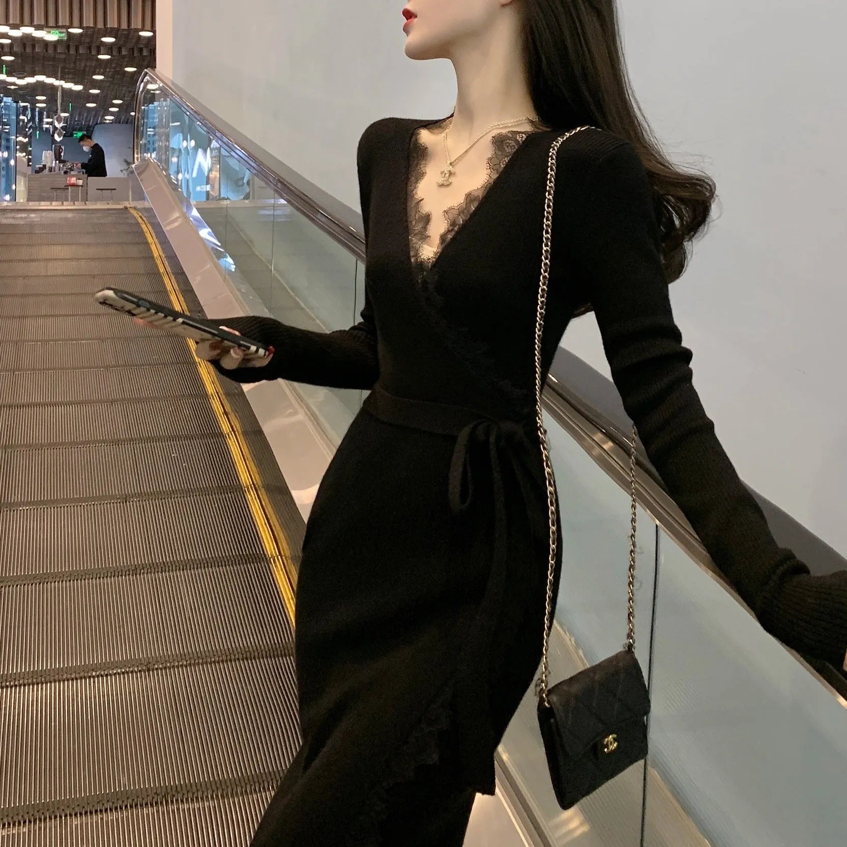 Black polyester woolen skirt with slim fit princess dress silhouette
