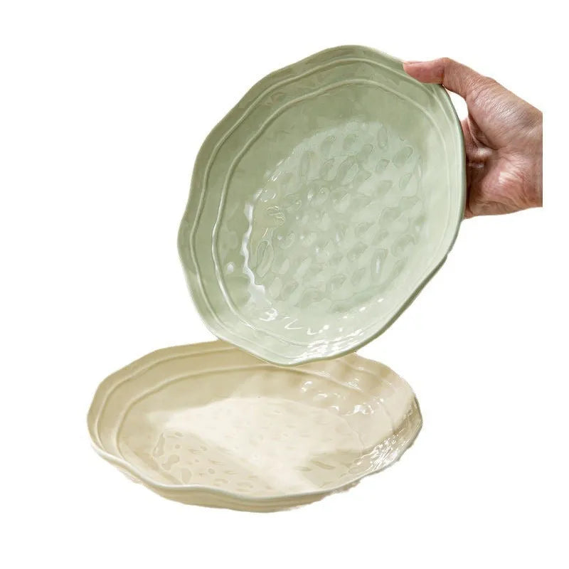 Solid colour ceramic dinnerware set with seven pieces in a minimalist Japanese style, presented in a box.