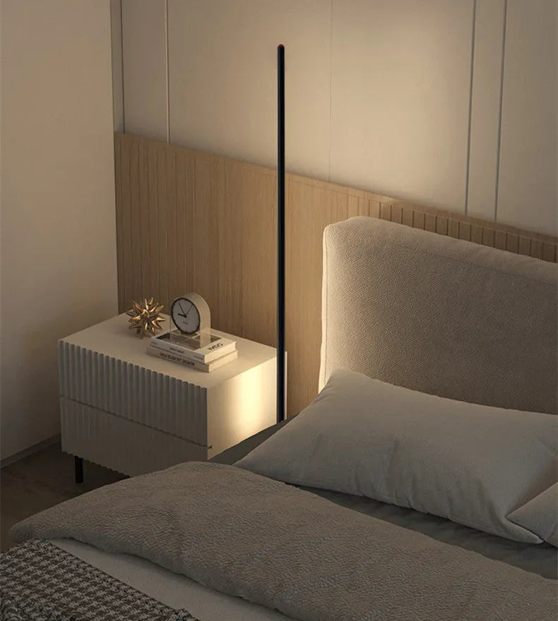 Aluminium alloy vertical floor lamp in modern simple style with USB plug-in power supply