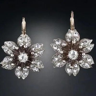 Retro fashion creative female earrings with silver electroplated finish on alloy material