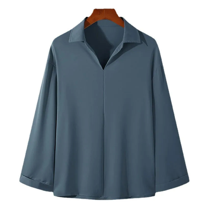 Man wearing a loose fit lapel collar casual shirt in a solid colour.