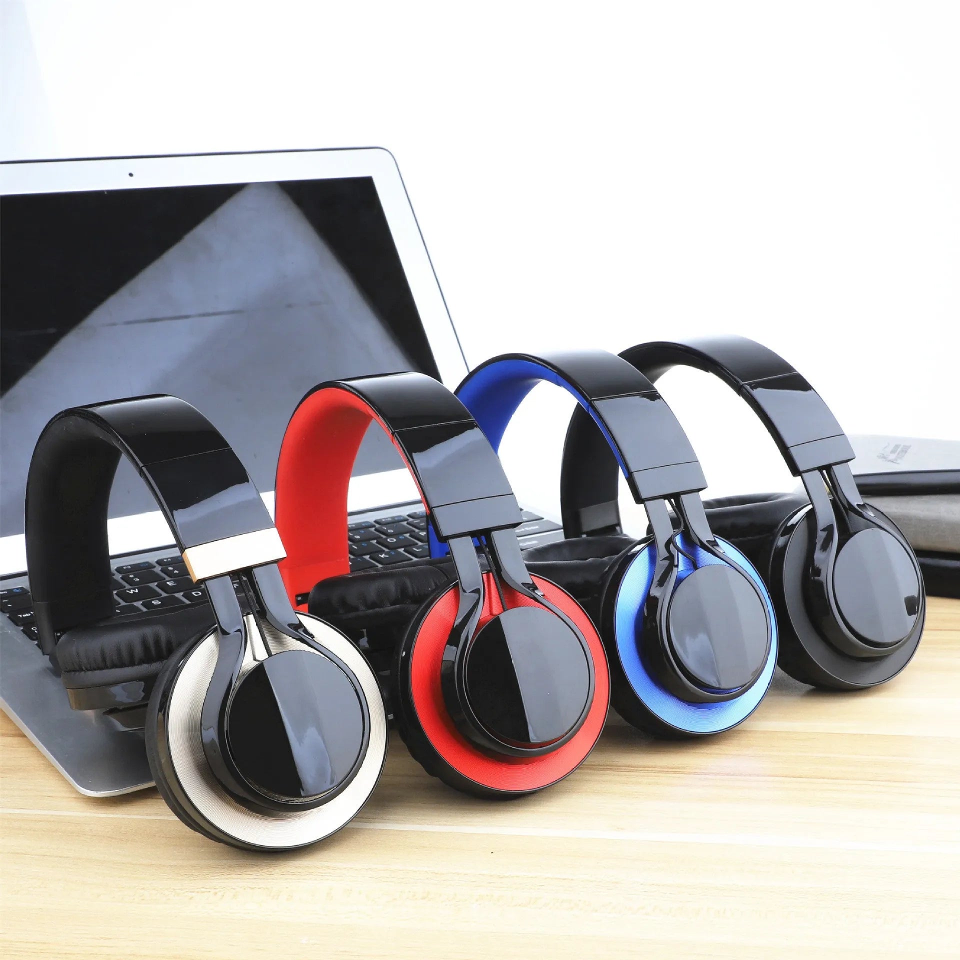 Black wired on-ear headphones with microphone and 3.5mm plug for mobile phone karaoke