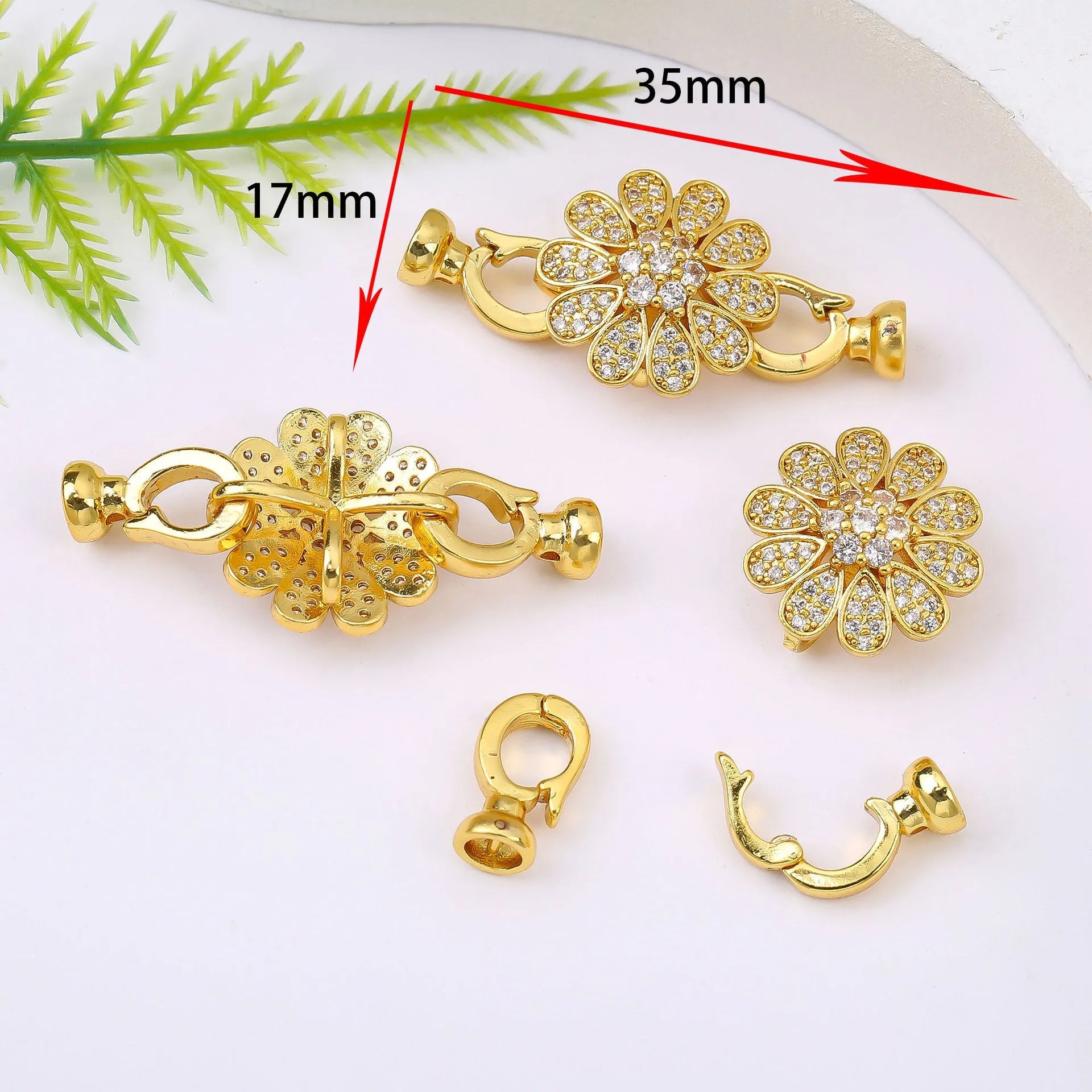 Small gold-plated necklace clasp for DIY jewellery making
