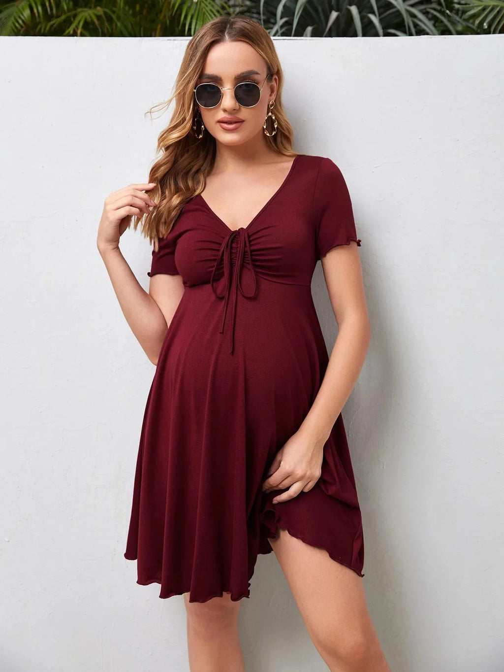V-neck short-sleeved dress with lace-up drawstring at chest in dark red polyester, A-line skirt, quarter sleeves