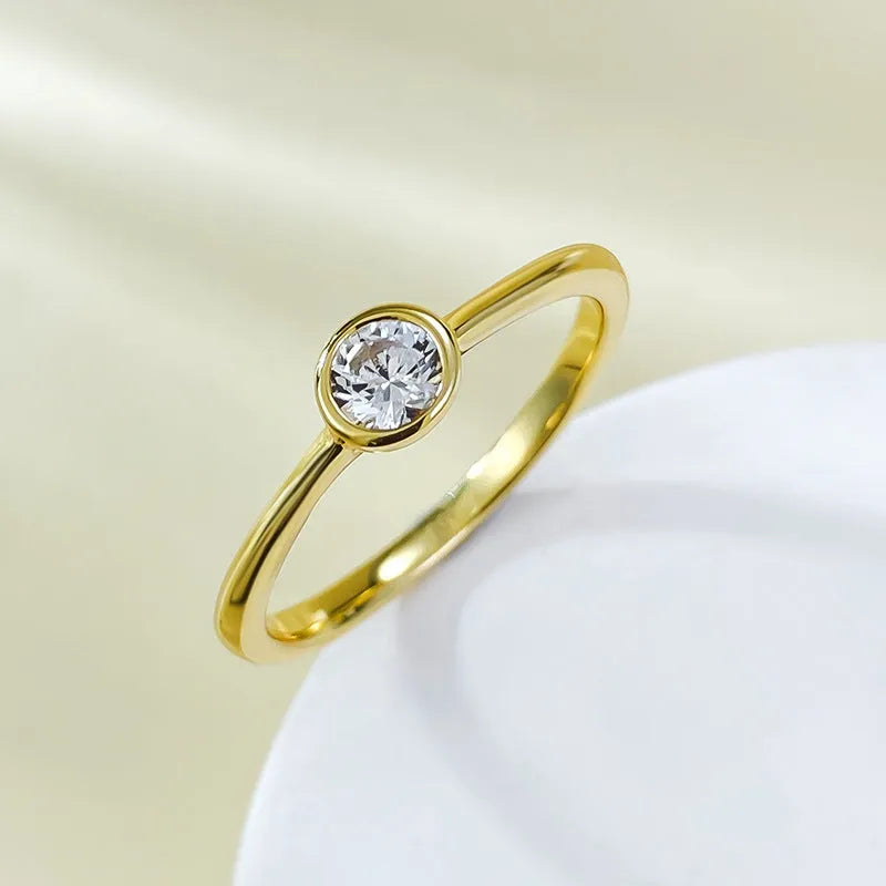 Minimalist silver ring with crown shape and linear details in platinum or gold finish