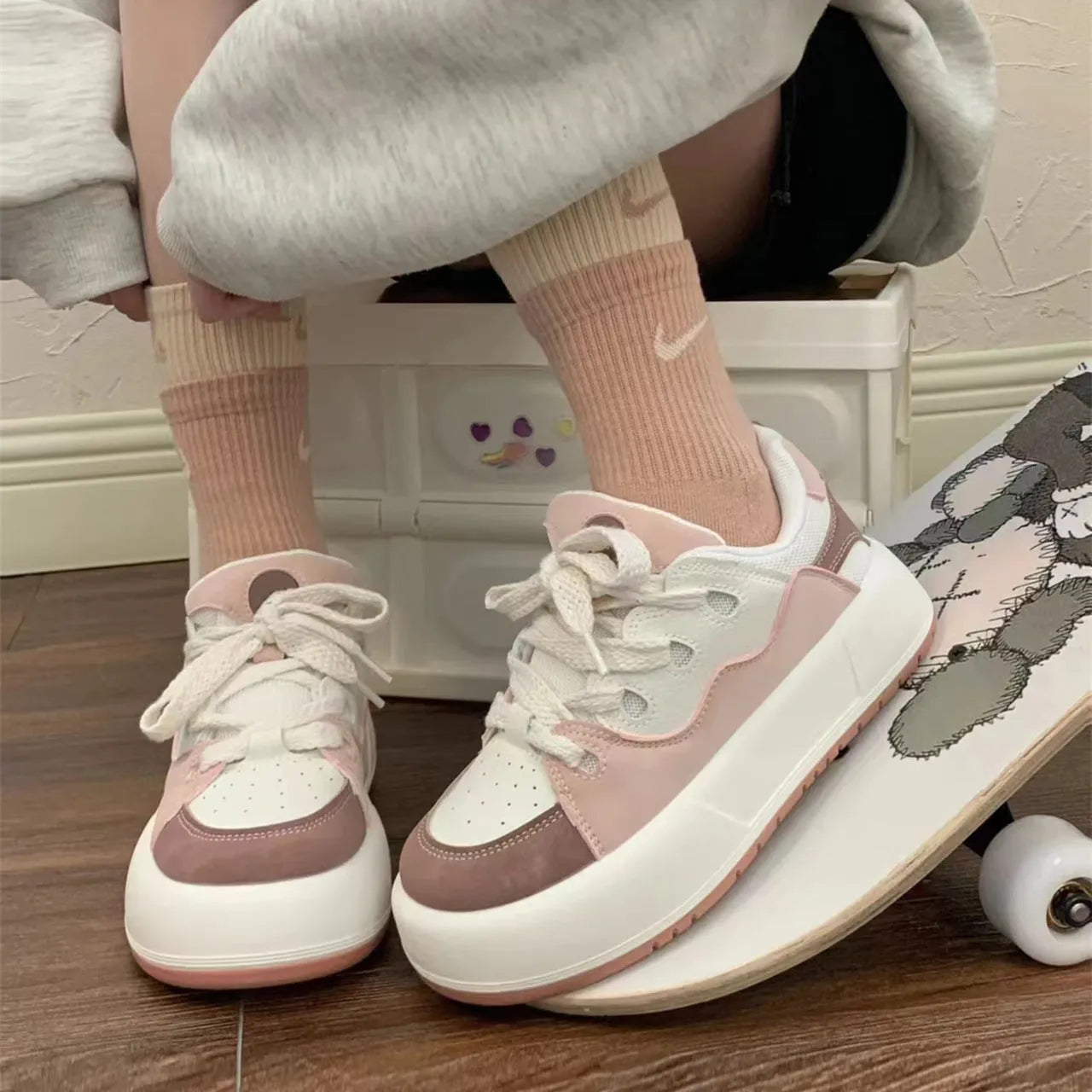 Green women's casual shoes with PU mesh upper, round toe, and flat non-slip sole.