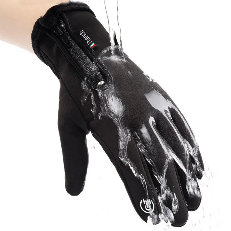 Winter cycling gloves in black with non-slip grip and touchscreen fingertips