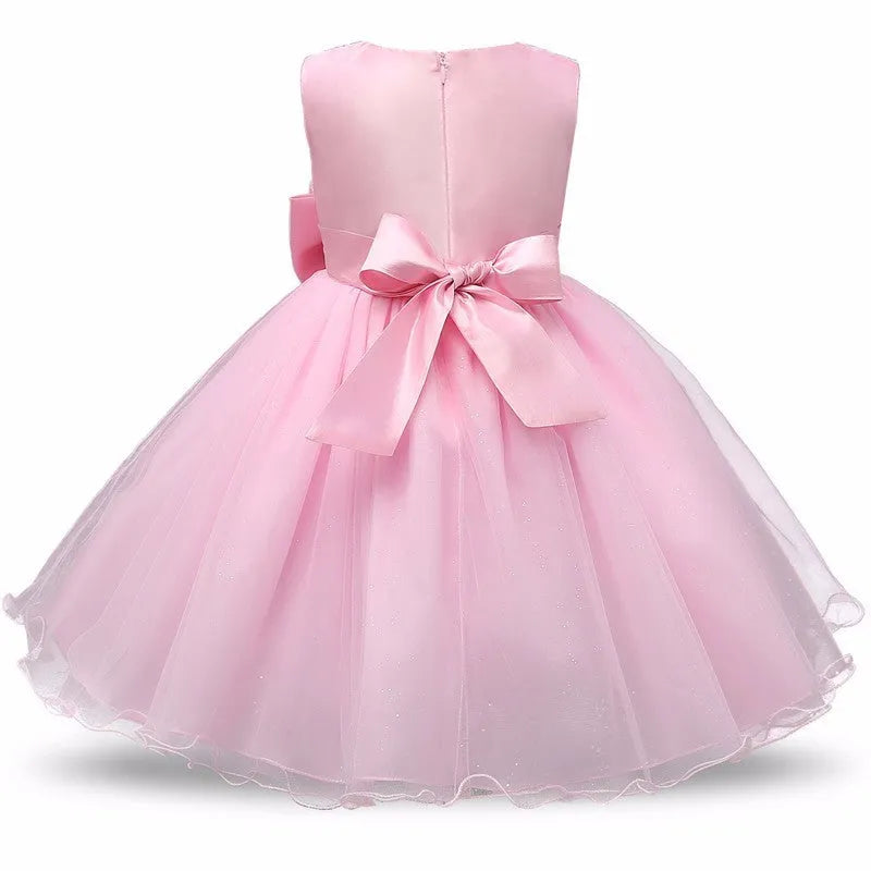 Girls princess flower dress in knee-length A-line style with floral pattern and bow decoration, sleeveless with O-neck collar