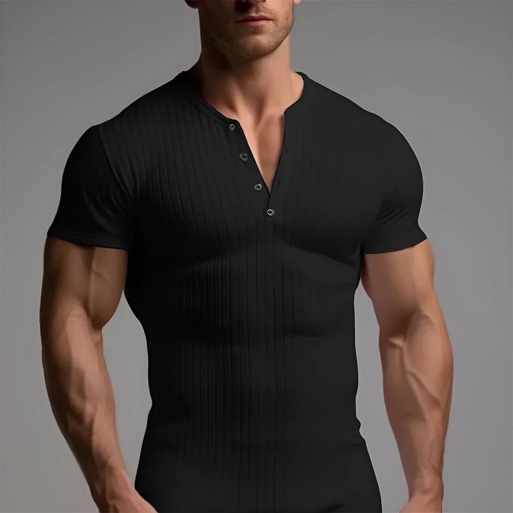 Men's slim-fit sports t-shirt in muscle cut design with polyester fabric
