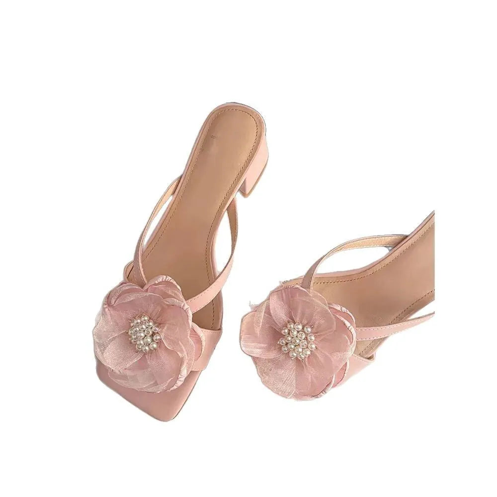 Women's chunky heel square toe sandals in satin with one-line strap design