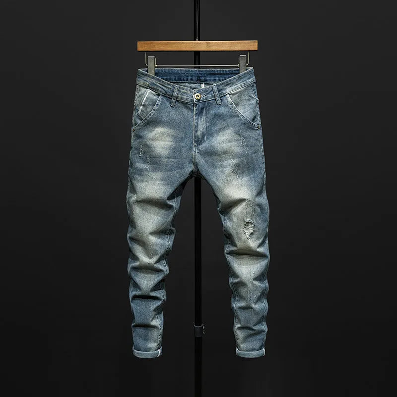 Men's slim-fit skinny jeans in cotton denim with micro elasticity in dark blue and light blue colours