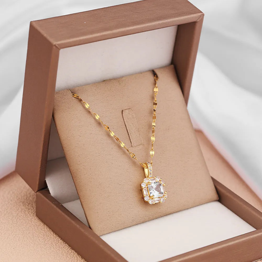 Women's geometric zircon titanium steel necklace with gold finish and adjustable chain