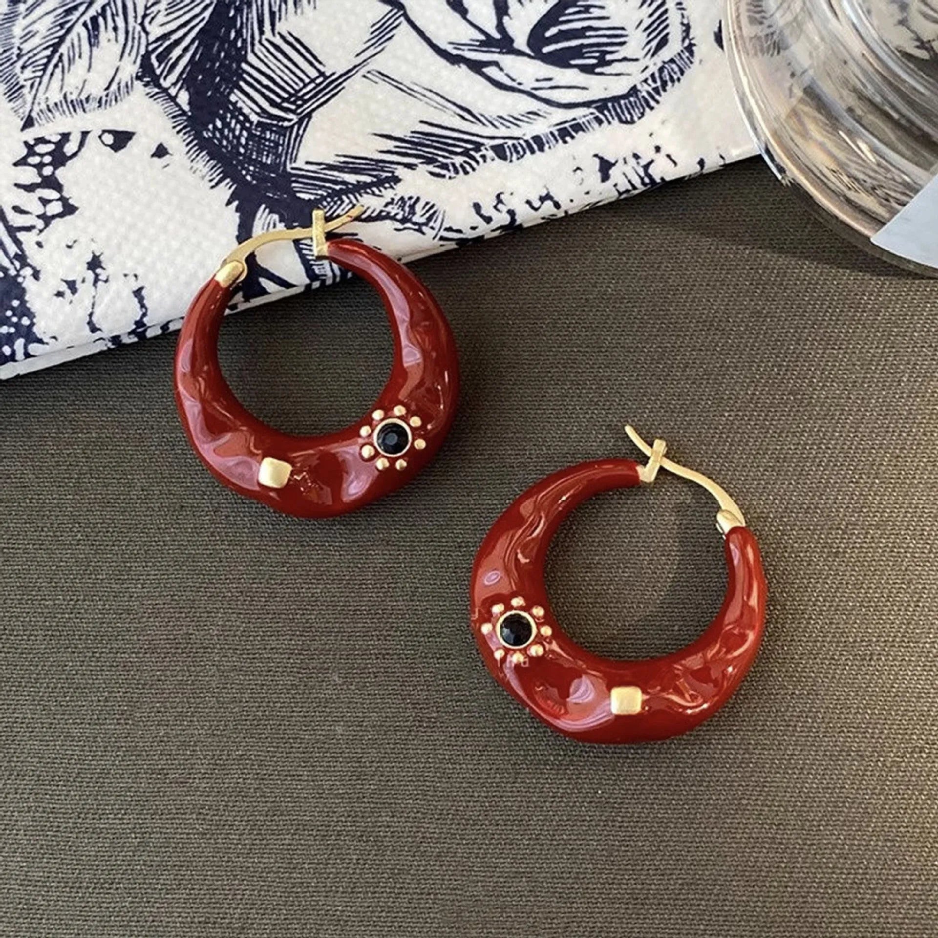 Hong Kong style retro rhinestone ear studs with dripping oil treatment in black and red colour options