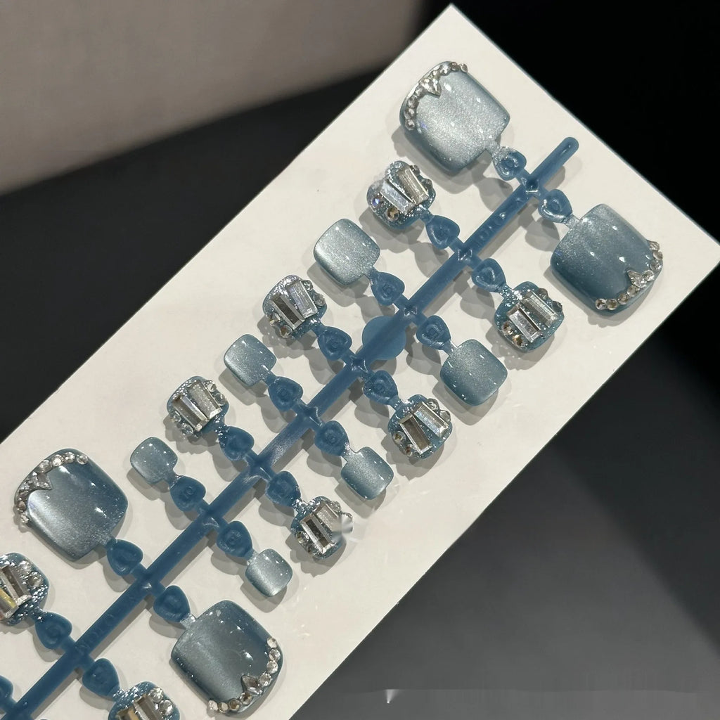 Cat's eye zircon rhinestone toenail tips set with ice blue colour, 42 pieces in S, M, L sizes