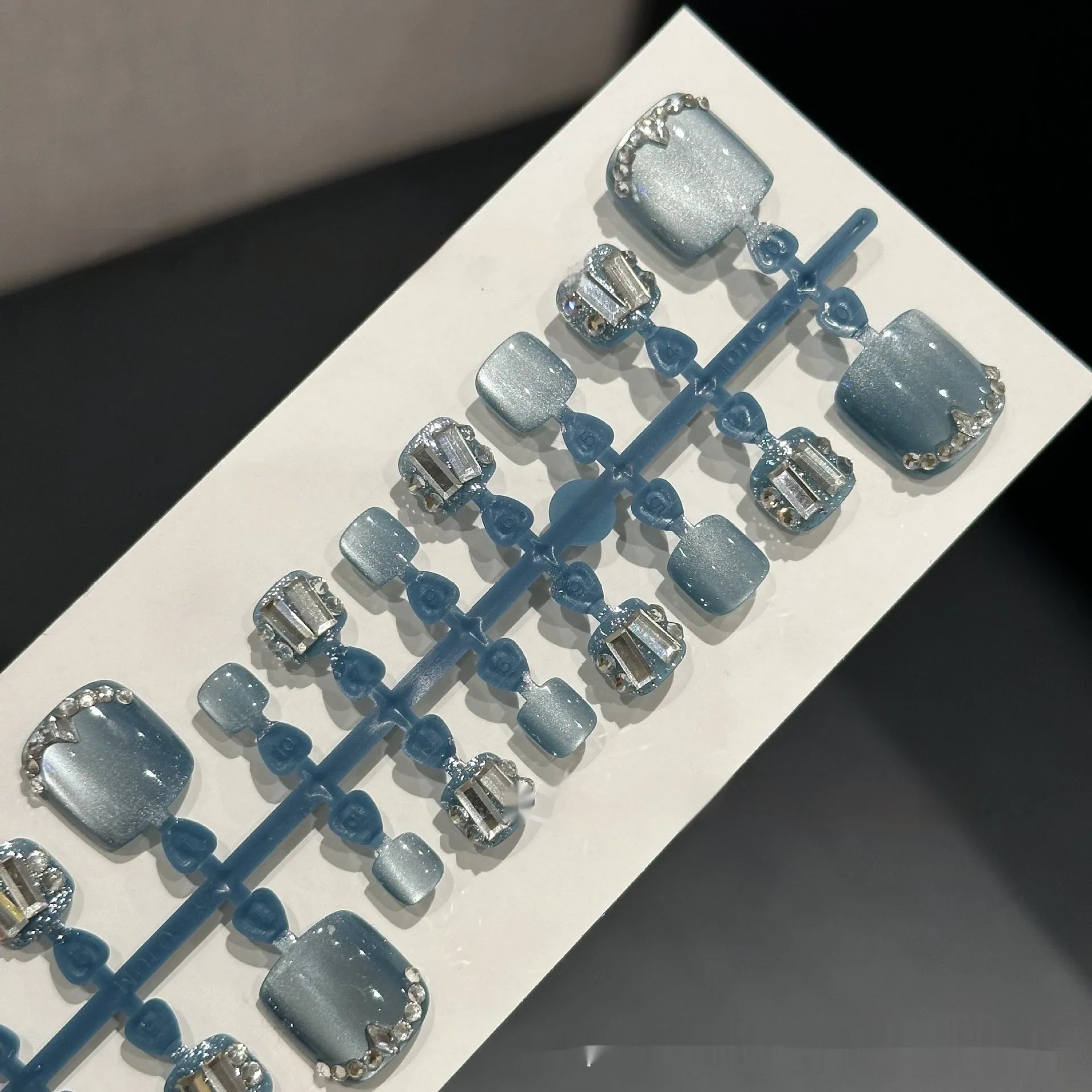 Cat's eye zircon rhinestone toenail tips set with ice blue colour, 42 pieces in S, M, L sizes