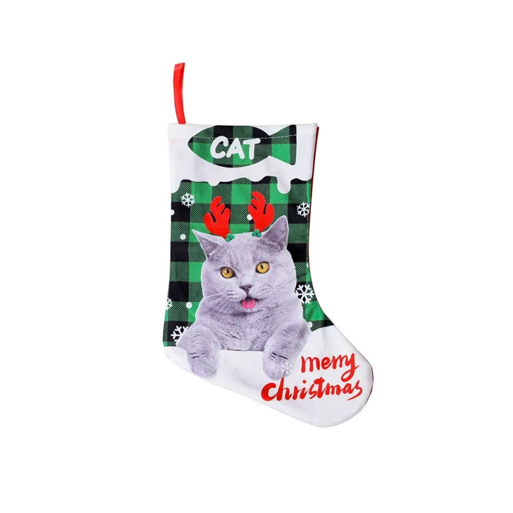 Green and black plaid cat printed on a 26x36cm cloth Christmas decoration.
