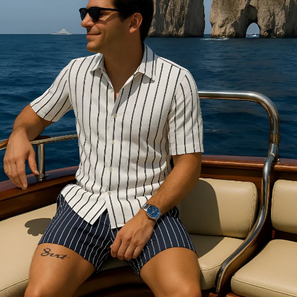 Men's light casual beach shirt and shorts set in four-sided elastic fabric.