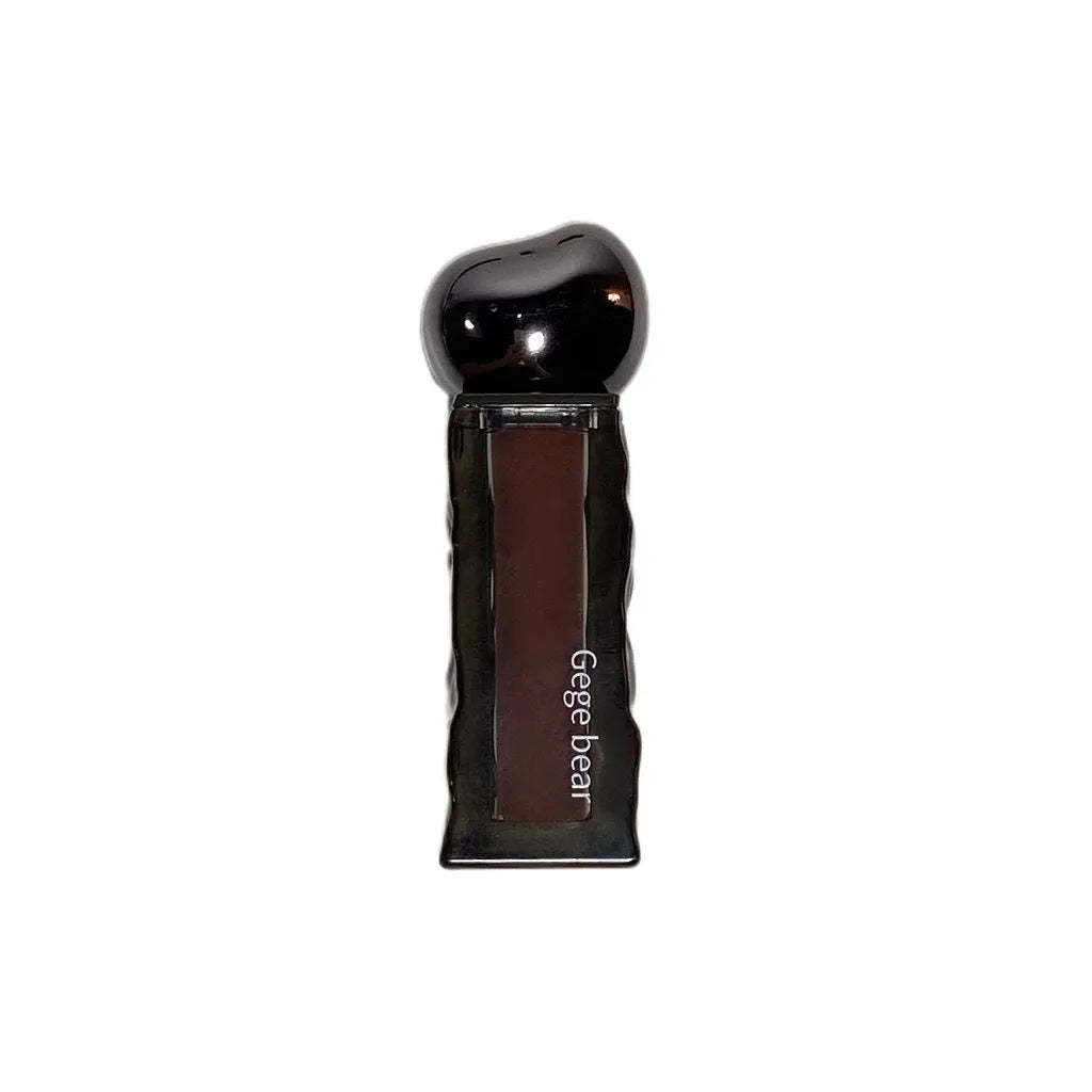Mirror lip lacquer applicator with water light finish in cosmetic packaging