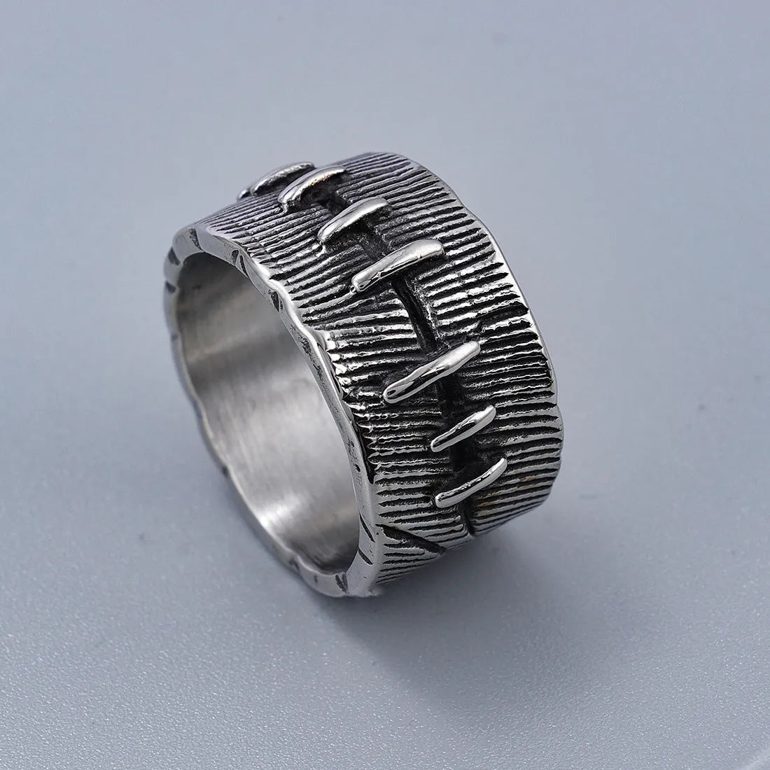 Geometric U-shaped dark punk men's ring in titanium steel with a retro colour finish.